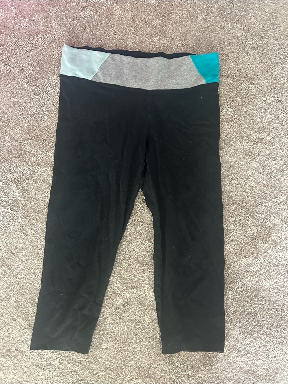 VS Black Cropped Leggings with Colorblock Waistband